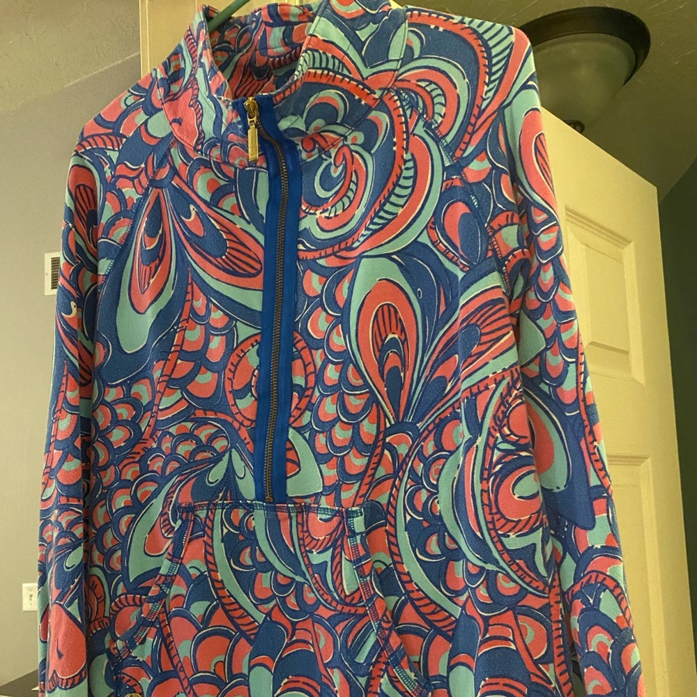 Lilly Pulitzer popover size Medium.